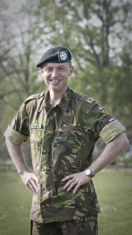 Bildname: commander_eu_ba.jpg, momentane Bildgröße: 270x480 px Bildgröße auf die Monitorauflösung (640x480 px) optimiert