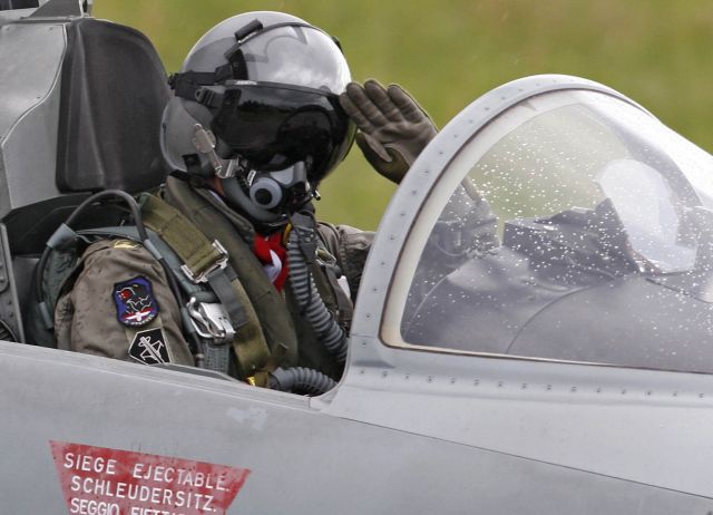 Bildname: flyout_vorbereitung07.jpg, momentane Bildgröße: 640x462 px Bildgröße auf die Monitorauflösung (640x480 px) optimiert