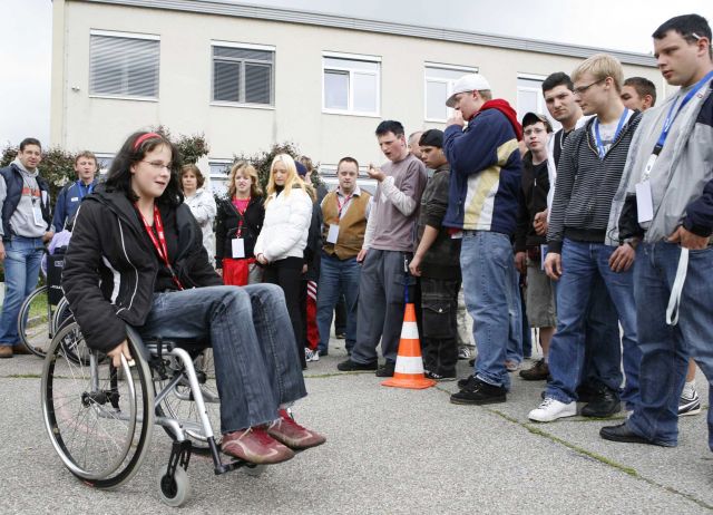 Bildname: integrationstag-mil-wg-05.jpg, momentane Bildgröße: 640x462 px Bildgröße auf die Monitorauflösung (640x480 px) optimiert