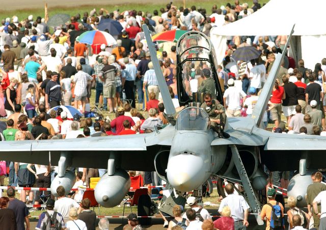 Bildname: massen_013.jpg, momentane Bildgröße: 640x452 px Bildgröße auf die Monitorauflösung (640x480 px) optimiert