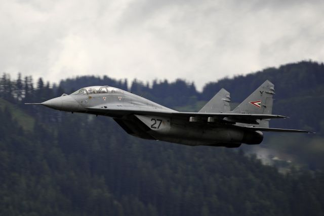 Bildname: mig29_001.jpg, momentane Bildgröße: 640x427 px Bildgröße auf die Monitorauflösung (640x480 px) optimiert