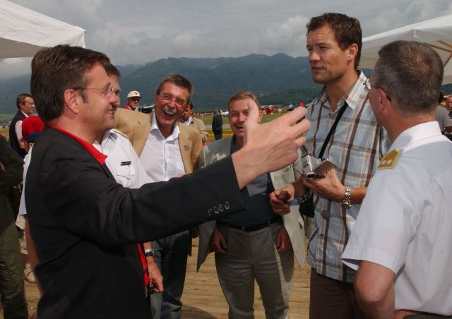 Bildname: minister_platter_01.jpg, momentane Bildgröße: 640x452 px Bildgröße auf die Monitorauflösung (640x480 px) optimiert