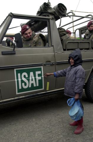 Bildname: patrouille_09.jpg, momentane Bildgröße: 315x480 px Bildgröße auf die Monitorauflösung (640x480 px) optimiert