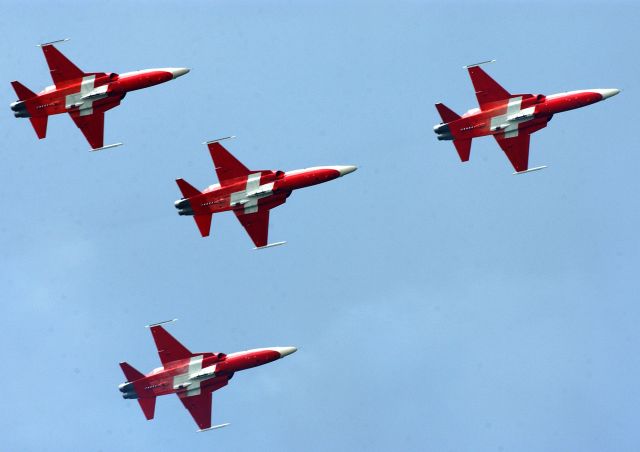 Bildname: patrouille_de_suisse_03.jpg, momentane Bildgröße: 640x452 px Bildgröße auf die Monitorauflösung (640x480 px) optimiert