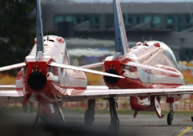 Bildname: red-arrows-01.jpg, momentane Bildgröße: 640x452 px Bildgröße auf die Monitorauflösung (640x480 px) optimiert