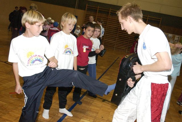 Bildname: schulsporttag07_010_i.jpg, momentane Bildgröße: 640x430 px Bildgröße auf die Monitorauflösung (640x480 px) optimiert