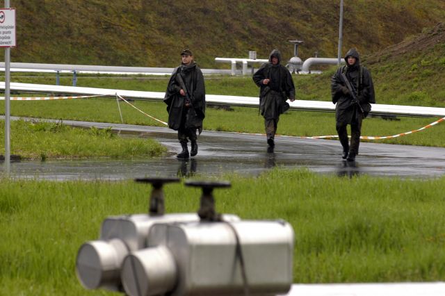 Bildname: tanklager-01.jpg, momentane Bildgröße: 640x426 px Bildgröße auf die Monitorauflösung (640x480 px) optimiert