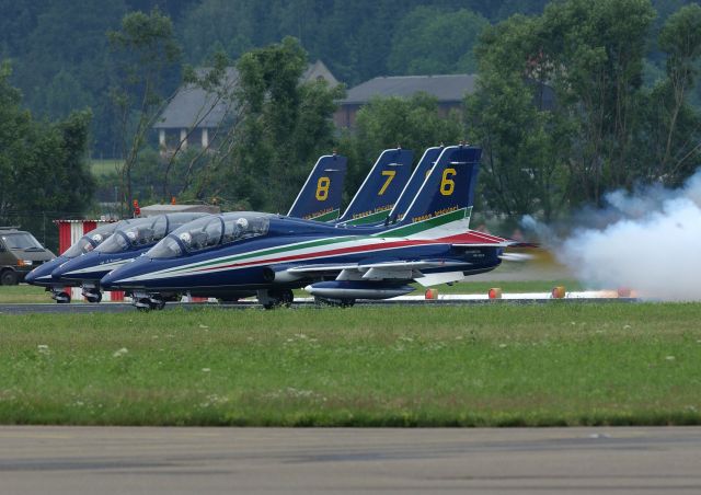 Bildname: tricolore_01.jpg, momentane Bildgröße: 640x452 px Bildgröße auf die Monitorauflösung (640x480 px) optimiert