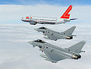 Im April üben zwei Eurofighter das Abfangen einer unbekannten Maschine. (Bild öffnet sich in einem neuen Fenster)