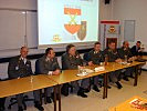 Am Podium: Generalleutnant Segur-Cabanac, Leiter der "Einsatzsektion". (Bild öffnet sich in einem neuen Fenster)