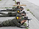 Schießen mit dem modifizierten Sturmgewehr. (Bild öffnet sich in einem neuen Fenster)