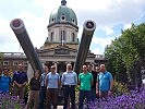Teilnehmer des Lehrgangs vor dem Imperial War Museum... (Bild öffnet sich in einem neuen Fenster)