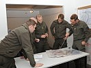 Die Offiziere lernen, ein Bataillon zu führen. (Bild öffnet sich in einem neuen Fenster)