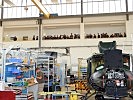 Die Besucher in der Fliegerwerft 3 in Hörsching. (Bild öffnet sich in einem neuen Fenster)