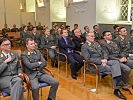 Die Gäste des 21. Generalstabslehrganges beim offiziellen Teil des Festes. (Bild öffnet sich in einem neuen Fenster)