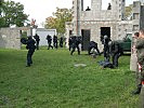 Truppenbesuche: Das Jagdkommando zeigte Zugriffstechniken... (Bild öffnet sich in einem neuen Fenster)