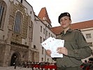 Auch die Schüler des Militärrealgymnasiums halfen tüchtig mit. (Bild öffnet sich in einem neuen Fenster)