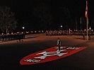 Das Akademie-Wappen erstrahlte am Maria-Theresien-Platz. (Bild öffnet sich in einem neuen Fenster)