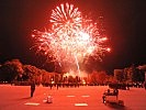 Ein Feuerwerk beendete die Ausmusterungsfeierlichkeiten. (Bild öffnet sich in einem neuen Fenster)