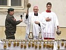 Militärbischof Freistätter segnete die Säbel der Offiziere. (Bild öffnet sich in einem neuen Fenster)