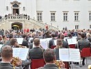 Wie immer gut besucht: das Burghofkonzert. (Bild öffnet sich in einem neuen Fenster)