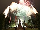 Akademie-Gründerin Maria Theresia im Licht des Feuerwerks. (Bild öffnet sich in einem neuen Fenster)