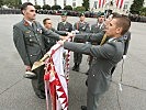 Die Offiziere leisten den Treueeid auf die Republik Österreich. (Bild öffnet sich in einem neuen Fenster)