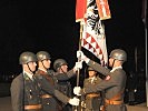 Die Akademiefahne wird an den neuen Burgherrenjahrgang übergeben. (Bild öffnet sich in einem neuen Fenster)