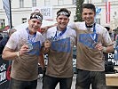 Glückliche Finisher des Spartan Race. (Bild öffnet sich in einem neuen Fenster)