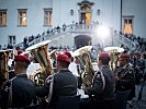 Die Gardemusik spielt beim Burghofkonzert ein spezielles Musikprogramm. (Bild öffnet sich in einem neuen Fenster)