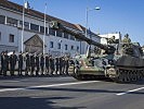 Panzerhaubitze M109 vor den ausgemusterten Leutnanten. (Bild öffnet sich in einem neuen Fenster)