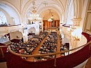 Stilvolles Ambiente im Sparkassen-Saal in Wiener Neustadt. (Bild öffnet sich in einem neuen Fenster)
