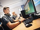 Neben modernen Lernmitteln... (Bild öffnet sich in einem neuen Fenster)