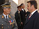 Generalleutnant Fitzal im Gespräch mit Minister Platter. (Bild öffnet sich in einem neuen Fenster)