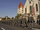 Ein letztes Mal marschiert der Jahrgang Erzherzog Albrecht vor der Burg. (Bild öffnet sich in einem neuen Fenster)