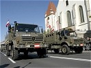 Die neuen Unimog in Paradeformation. (Bild öffnet sich in einem neuen Fenster)