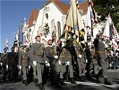 Fahnenblock vor der Babenbergerburg. (Bild öffnet sich in einem neuen Fenster)