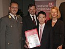 Tam Hanson mit Brigadier Pichlkastner, l. (Bild öffnet sich in einem neuen Fenster)