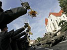 Panzer rasseln durch Wiener Neustadt. (Bild öffnet sich in einem neuen Fenster)