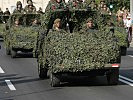 Auch Jagdkommandosoldaten sind im Paradetross mit dabei. (Bild öffnet sich in einem neuen Fenster)