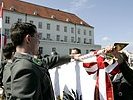 Die Offiziere schwören ihren Treueeid. (Bild öffnet sich in einem neuen Fenster)