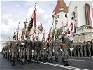 ... vor der Militärakademie. (Bild öffnet sich in einem neuen Fenster)