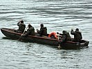 Überqueren der Donau mit dem Pionierboot. (Bild öffnet sich in einem neuen Fenster)