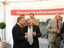 Am Infostand... (Bild öffnet sich in einem neuen Fenster)