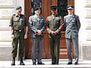 v.l.n.r.: Vzlt Mitter, Bgdr Rotter, Sgt Maj McMichael, Vzlt Ammerer. (Bild öffnet sich in einem neuen Fenster)