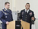 Stabsfeldwebel Andreas Amberg und Sergeant Major Antonio Reyes. (Bild öffnet sich in einem neuen Fenster)