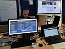 Im Lagezentrum: Hier sind Computer das wichtigste Werkzeug. (Bild öffnet sich in einem neuen Fenster)