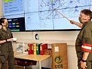 Hauptmann Anna Kaiser, l., ist die Kommandantin der Jägerkompanie Tulln. (Bild öffnet sich in einem neuen Fenster)