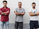 Der stolze Vater mit seinen beiden Söhnen. (Bild öffnet sich in einem neuen Fenster)