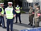 Die Soldaten unterstützen die Polizei und die Gesundheitsbehörden. (Bild öffnet sich in einem neuen Fenster)